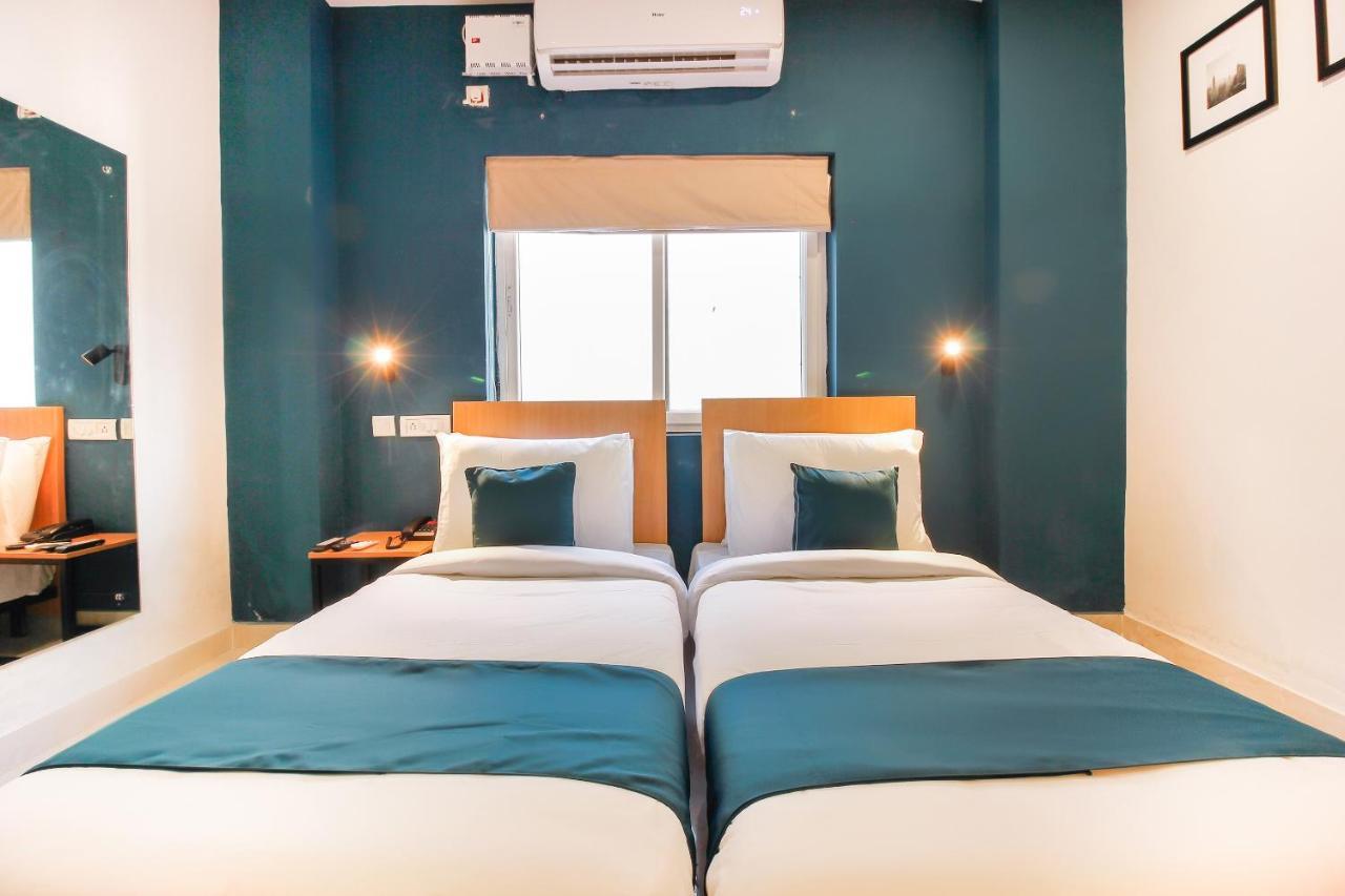 Oyo Silverkey 62075 Sanath Nagar Hotel Hyderabad Ngoại thất bức ảnh